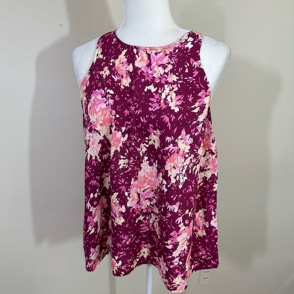 Old Navy sz med top sleeveless “swing top” in a cranberry floral print